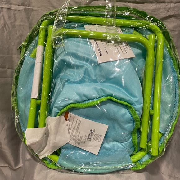 New CoComelon Kids Foldable Saucer Chair- Blue and Green - Picture 4 of 6